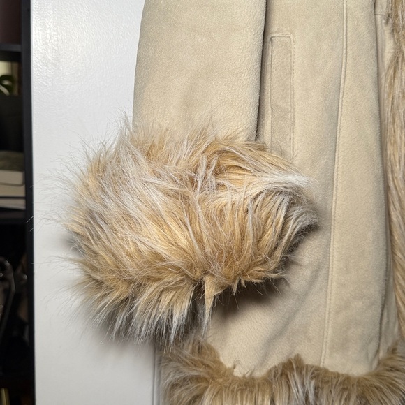 Wilsons Leather Cream Penny Lane with Faux Fur Trim - Picture 2 of 8